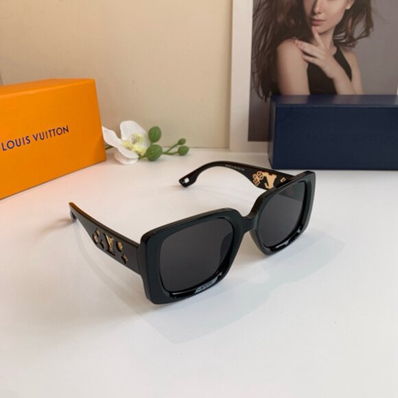 Louis Vuitton Women's Black Sunglasses - Picture 1 of 7